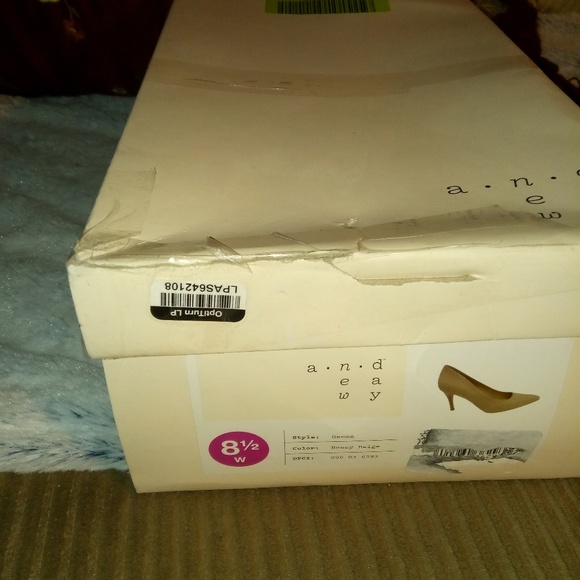 Sold**Womens Honey Beige Heels - Picture 3 of 8